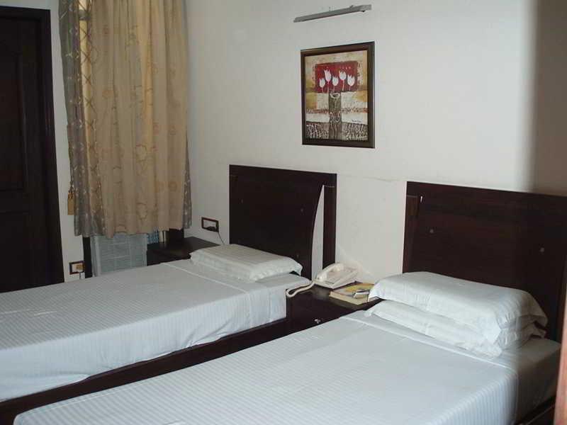 Hotel Suncity Delhi  Exteriör bild