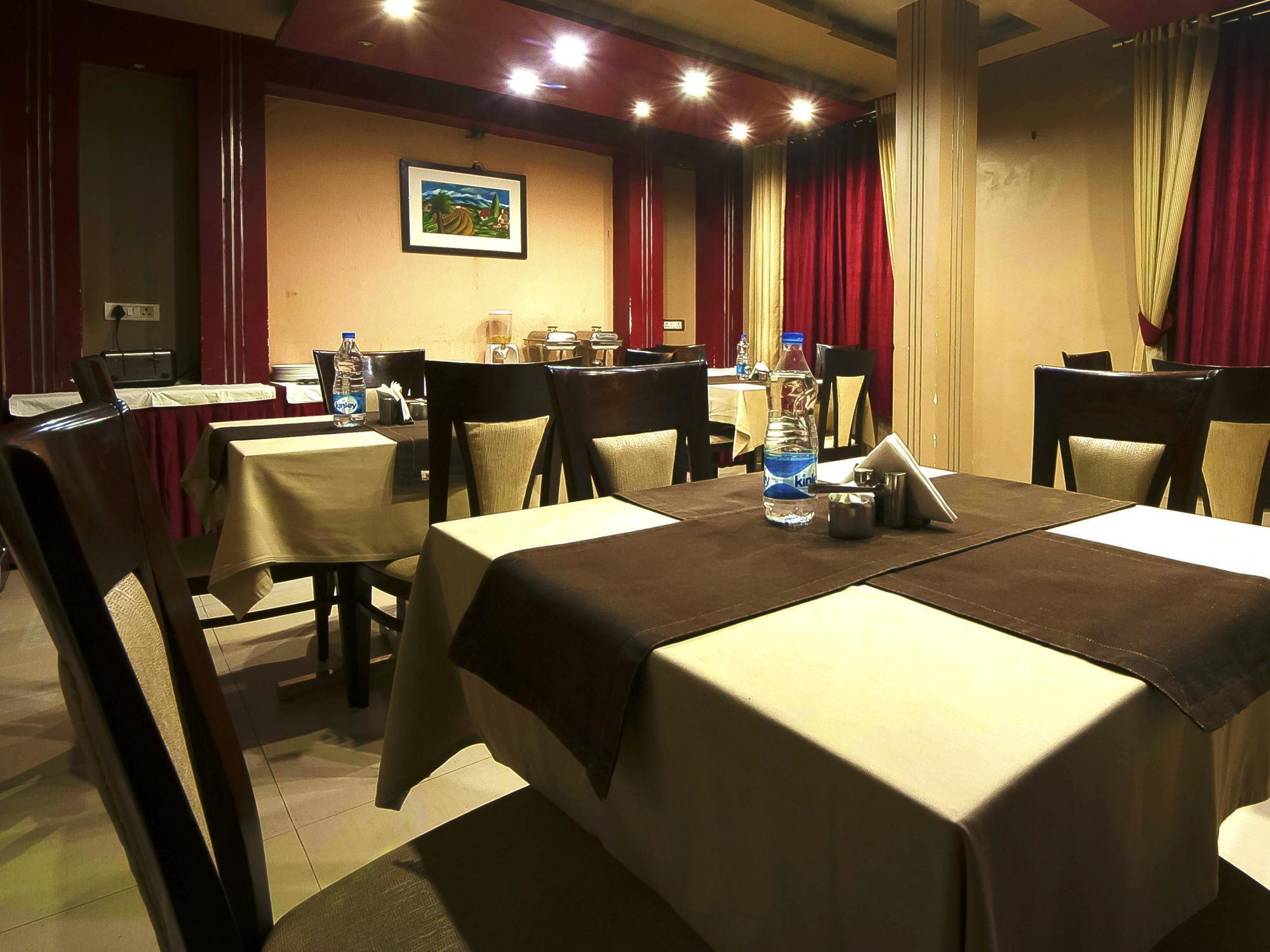 Hotel Suncity Delhi  Exteriör bild