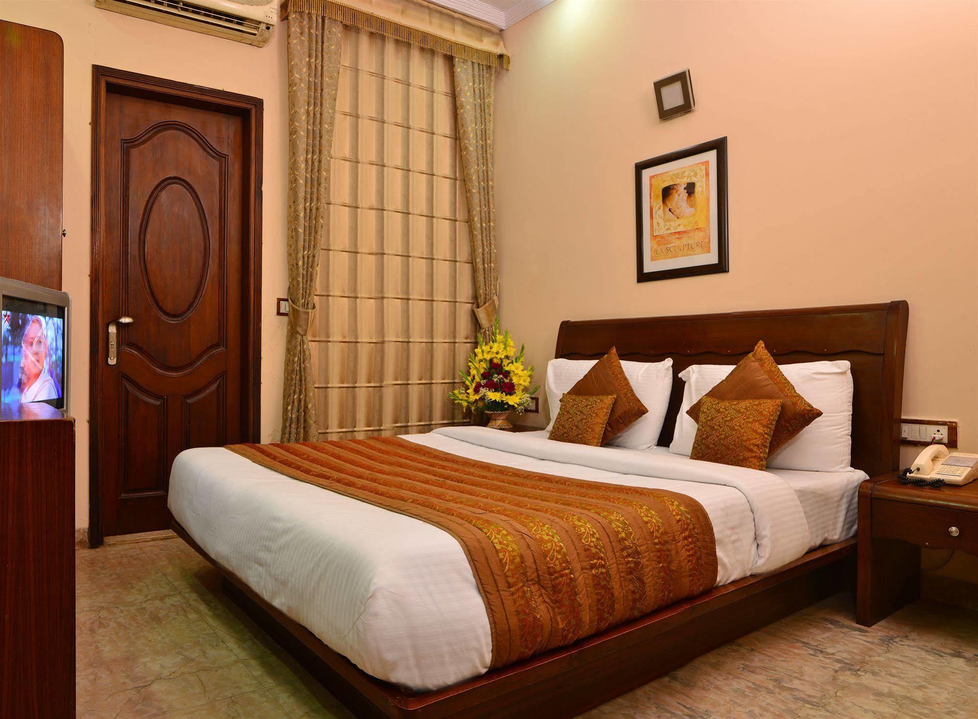 Hotel Suncity Delhi  Exteriör bild