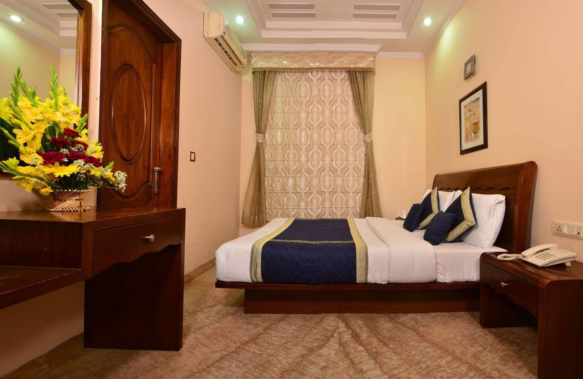 Hotel Suncity Delhi  Exteriör bild