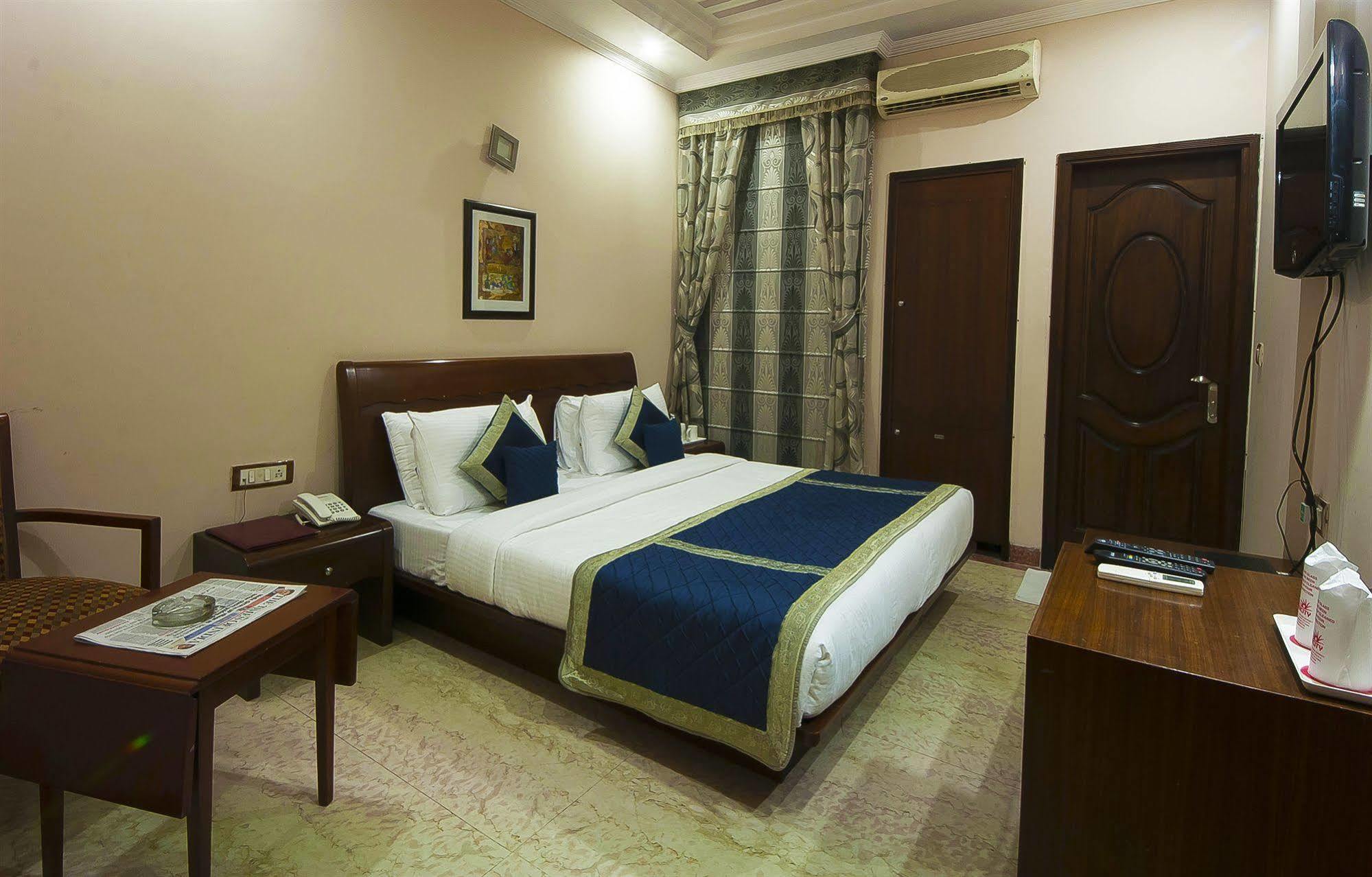Hotel Suncity Delhi  Exteriör bild